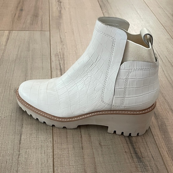 Dolce Vita White Ankle Booties - Picture 1 of 3